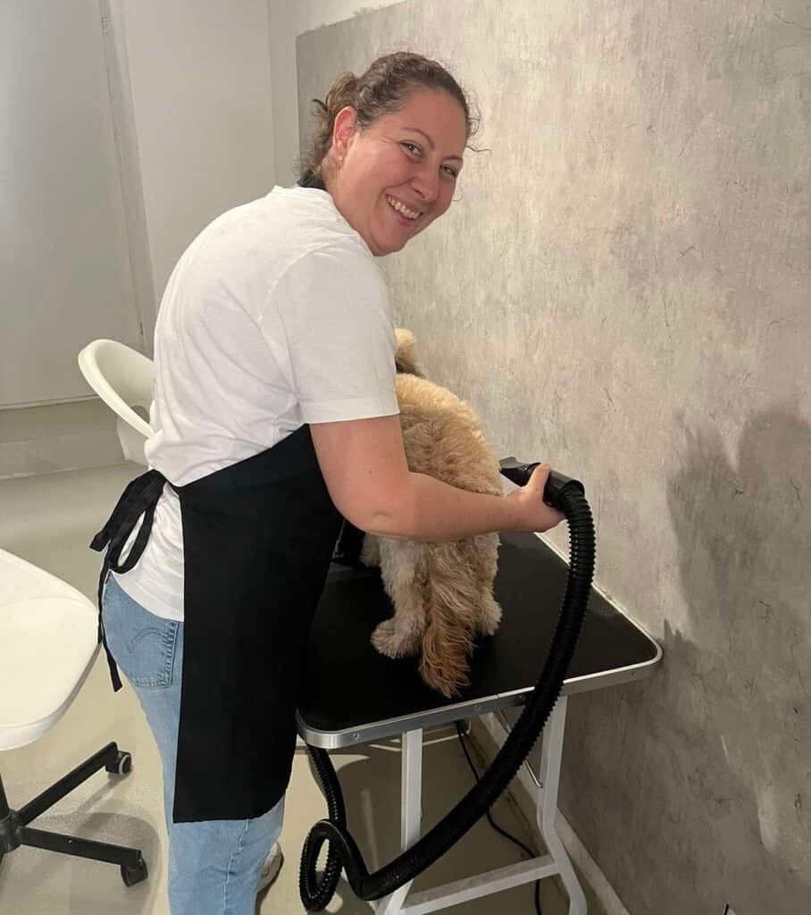 Kata – Hundefriseurin und Inhaberin des Hundesalons Kleiner Wolf in Wien 1150